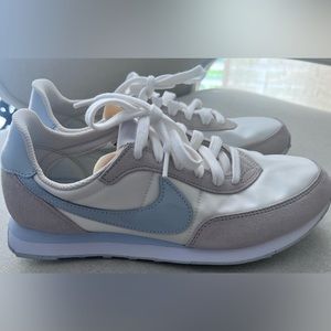 New Tan, white and grey Nike waffle knit runners size 5Y